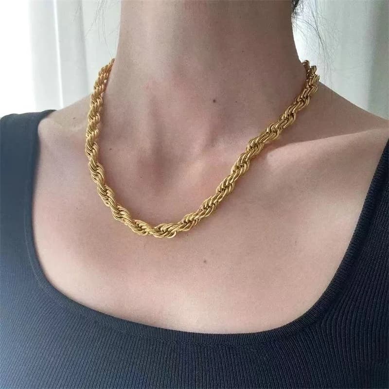 שרשרת קולר אמרתית עם שרשרת מסולסלת, מצופה זהב